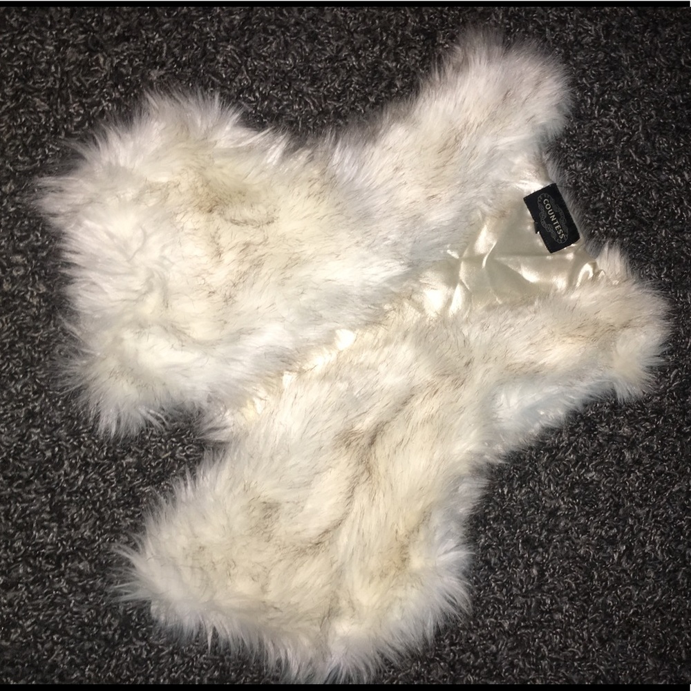 WHITE VEGAN FUR FEST